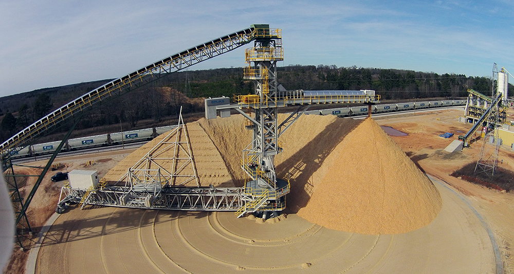 Bleding bed stacker reclaimer