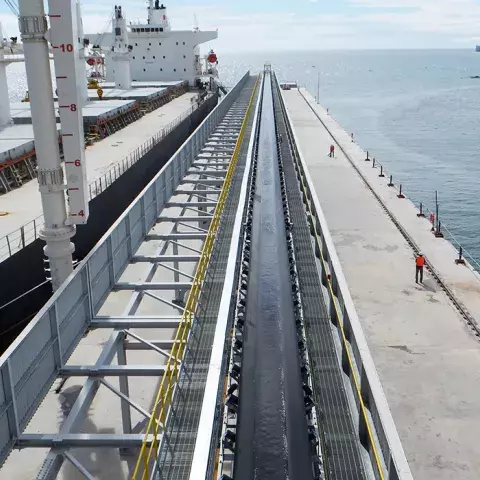 White Siwertell Ship unloader for coal, Philippines