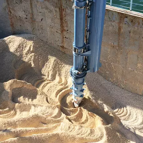 Siwertell screw conveyor unloading limestone