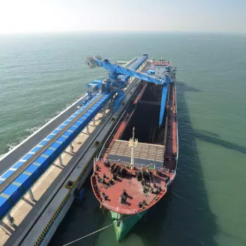 Two Siwertell ship unloaders in China