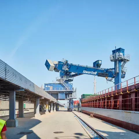 Siwertell ship unloader at Orsted, Denmark