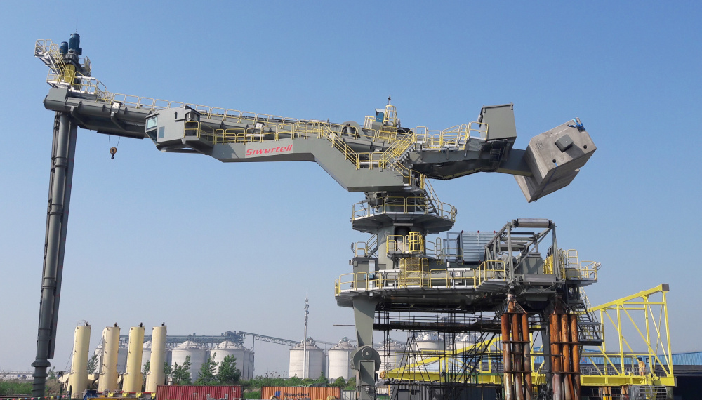 Siwertell ship unloader