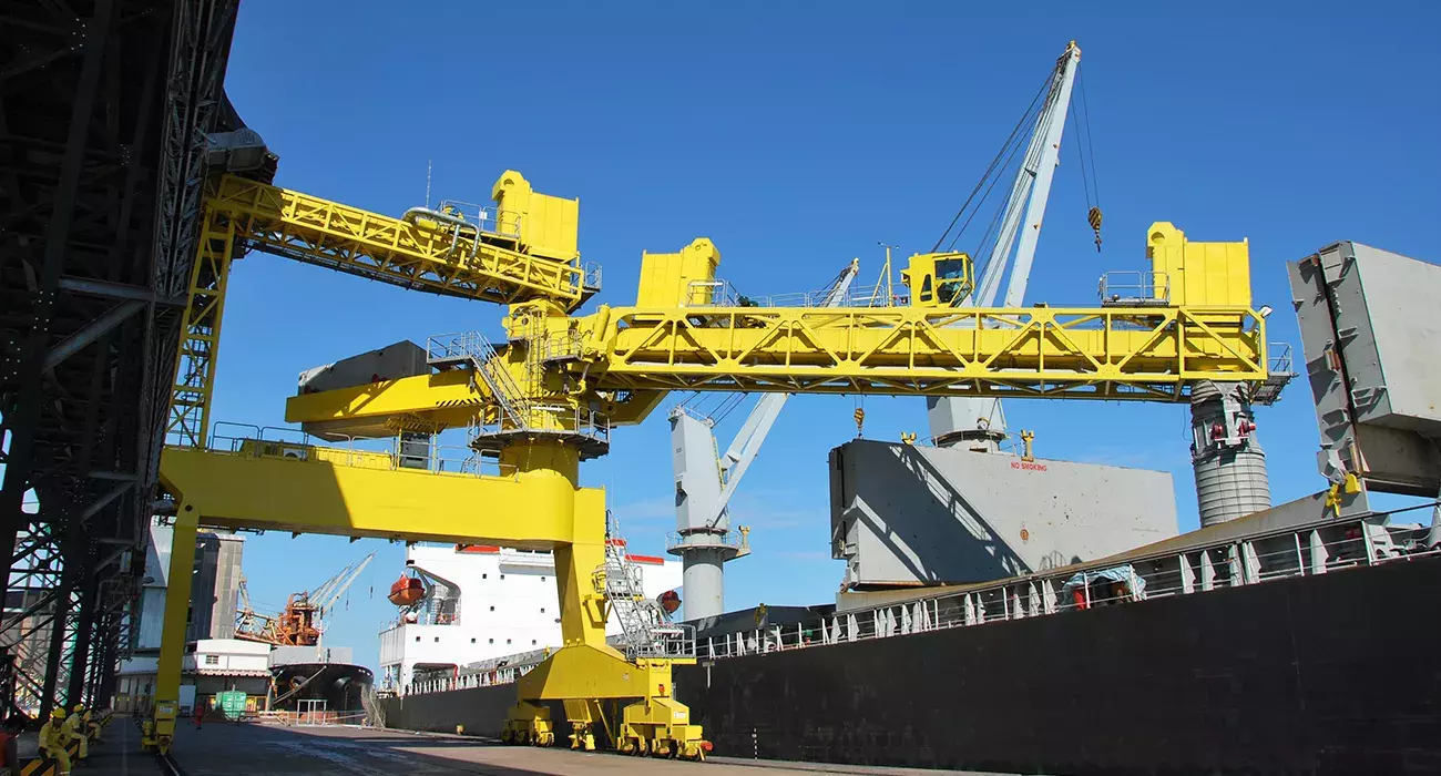 Yellow Siwertell Ship loader in operation