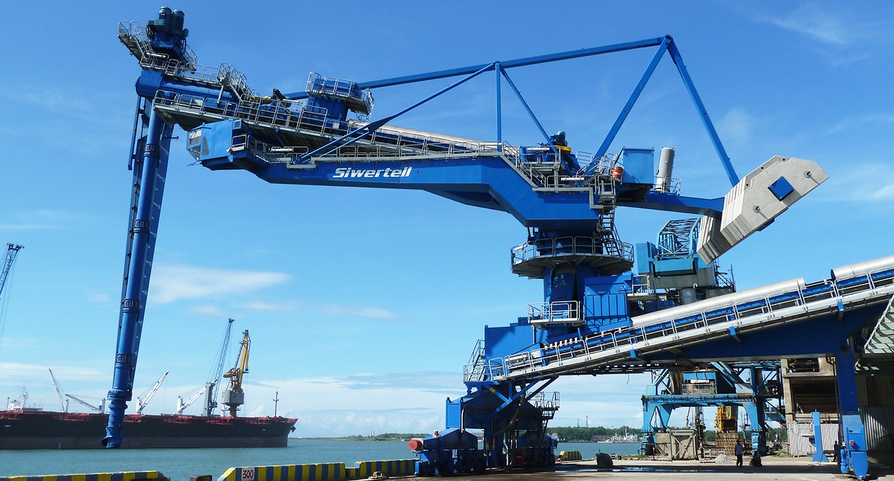 Blue Siwertell Ship unloader for sulphur and rock phosphate, India