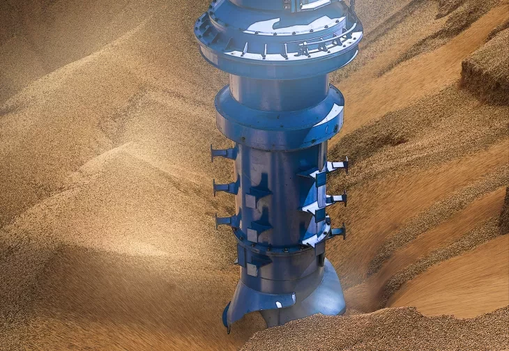 vertical screw conveyor with inlet feeder unloading grain